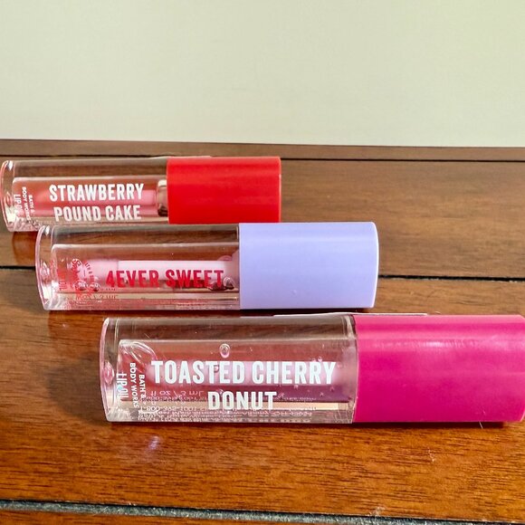 NEW 3-Pc Lip Oil, 3 different Flavors Bath and Body Works - Picture 4 of 5